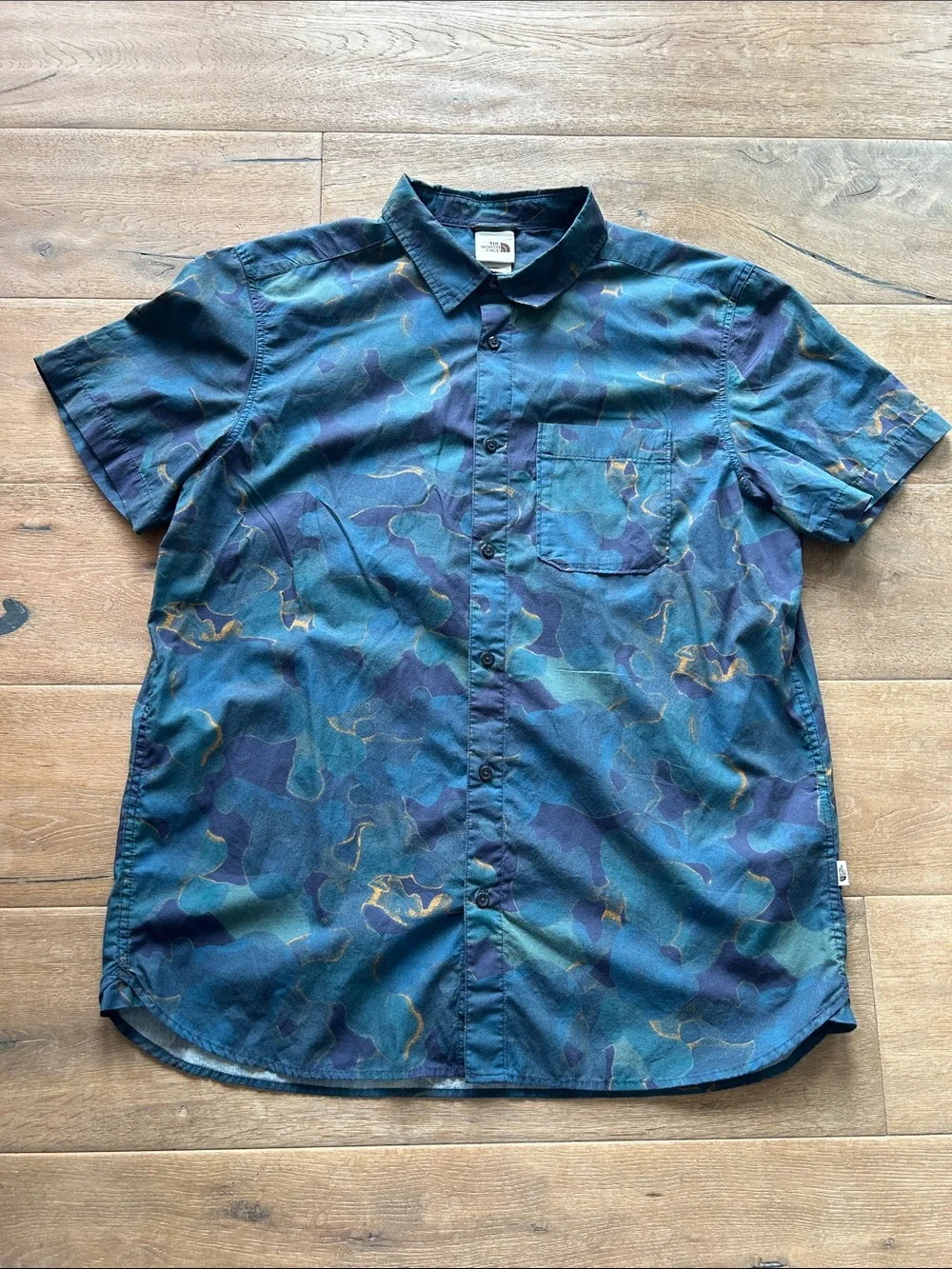 The North Face Men’s Short-Sleeve Button-Up Shirt in Blue Camo